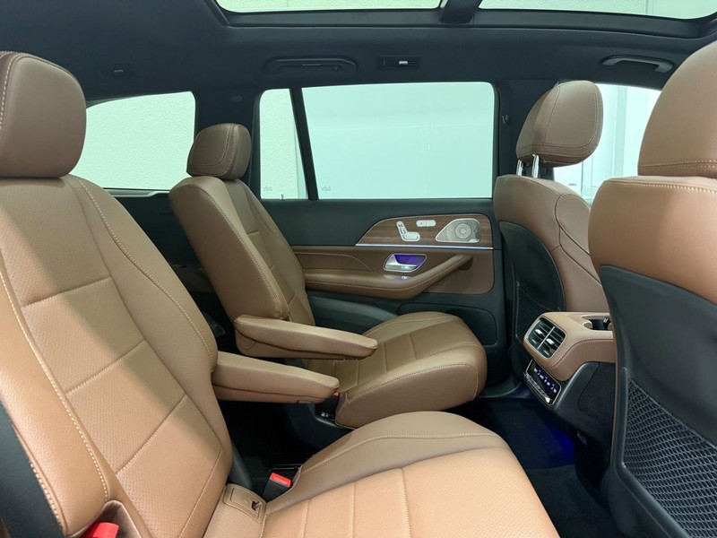 Mercedes-Benz GLS Vehicle Image 4