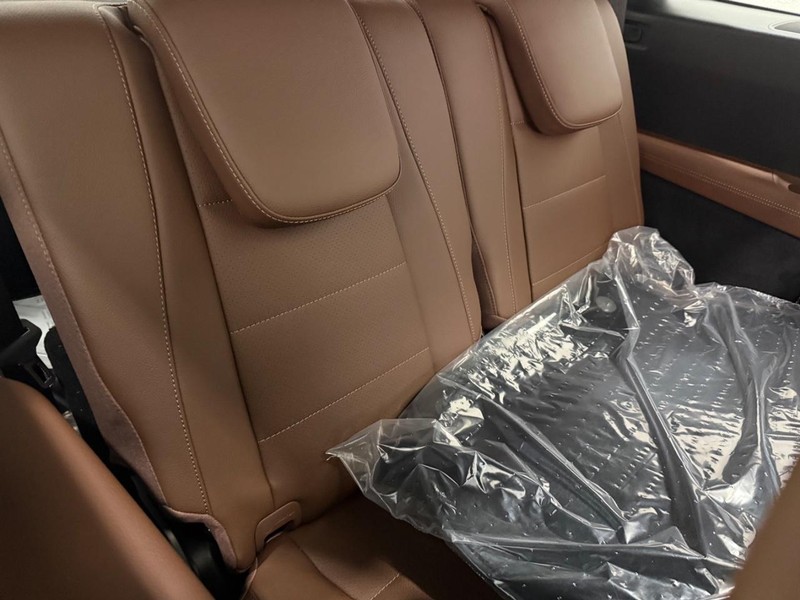 Mercedes-Benz GLS Vehicle Image 5