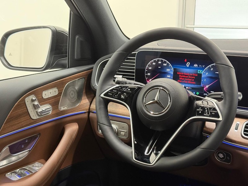 Mercedes-Benz GLS Vehicle Image 8