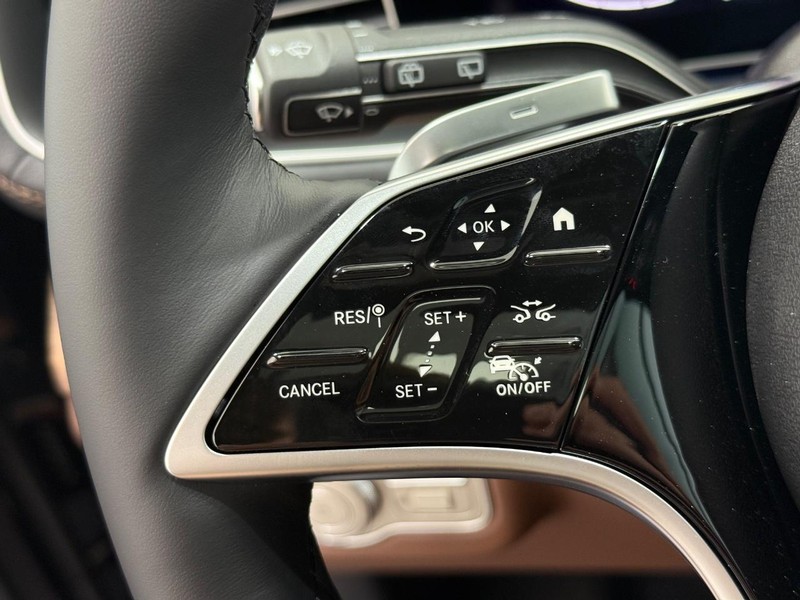 Mercedes-Benz GLS Vehicle Image 11