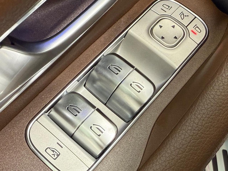 Mercedes-Benz GLS Vehicle Image 15