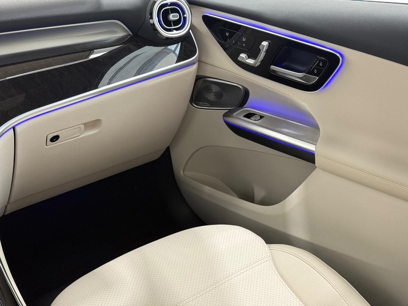 Mercedes-Benz GLC Vehicle Image 9