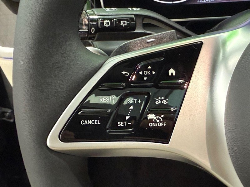 Mercedes-Benz GLC Vehicle Image 11