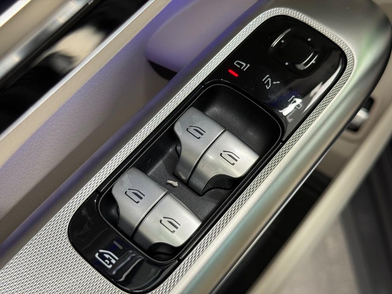 Mercedes-Benz GLC Vehicle Image 14