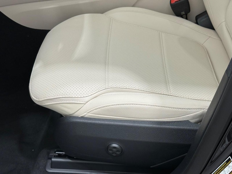 Mercedes-Benz GLC Vehicle Image 15