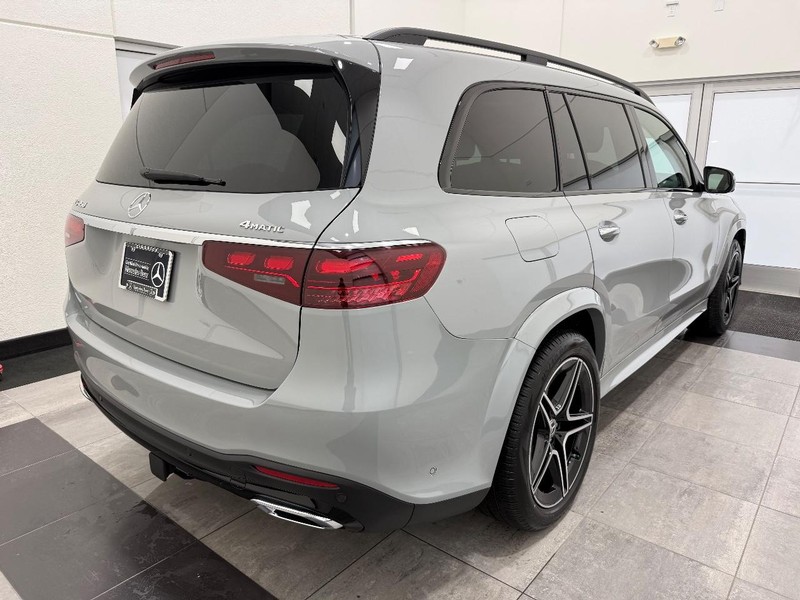 Mercedes-Benz GLS Vehicle Image 2