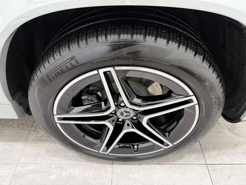 Mercedes-Benz GLS Vehicle Image 5