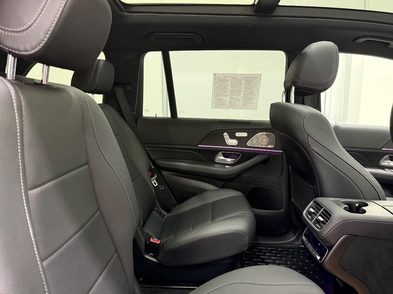 Mercedes-Benz GLS Vehicle Image 8