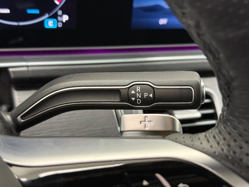 Mercedes-Benz GLS Vehicle Image 16