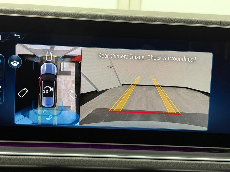 Mercedes-Benz GLS Vehicle Image 17