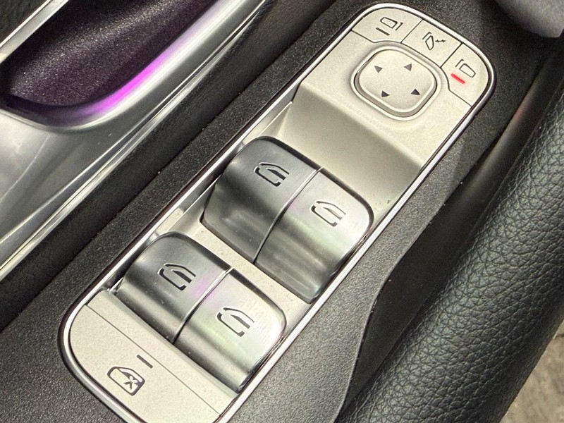 Mercedes-Benz GLS Vehicle Image 19