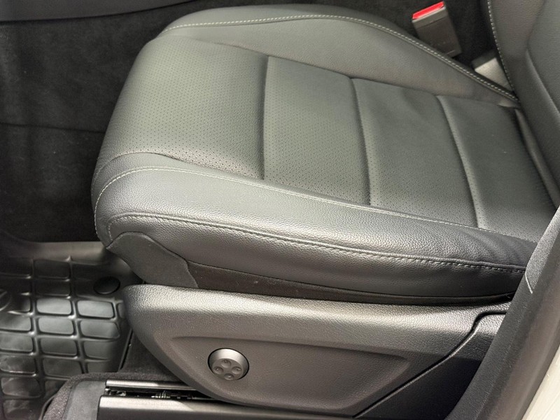 Mercedes-Benz GLS Vehicle Image 20