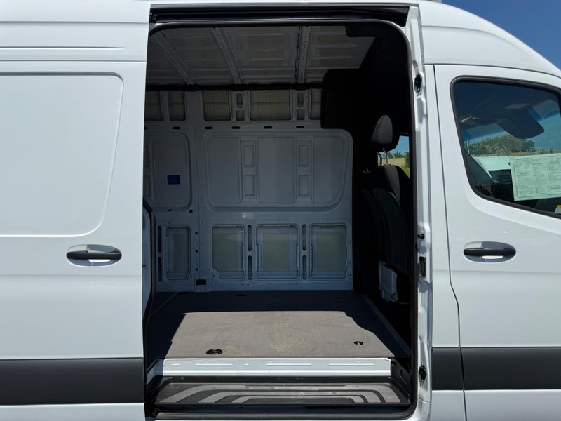 Mercedes-Benz Sprinter Van Vehicle Image 10
