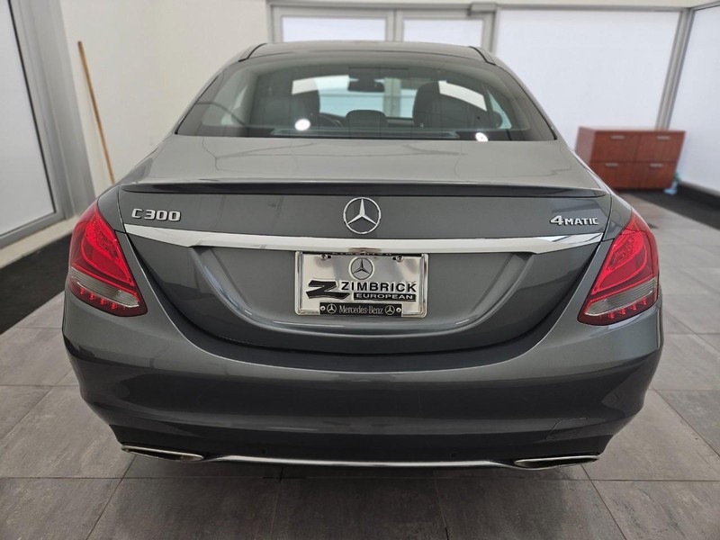 Mercedes-Benz C-Class Vehicle Image 3