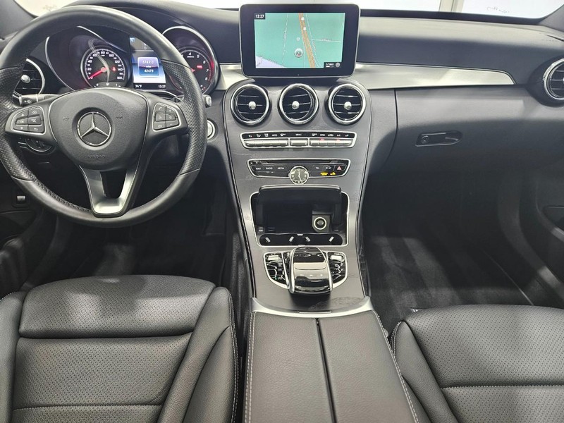 Mercedes-Benz C-Class Vehicle Image 9
