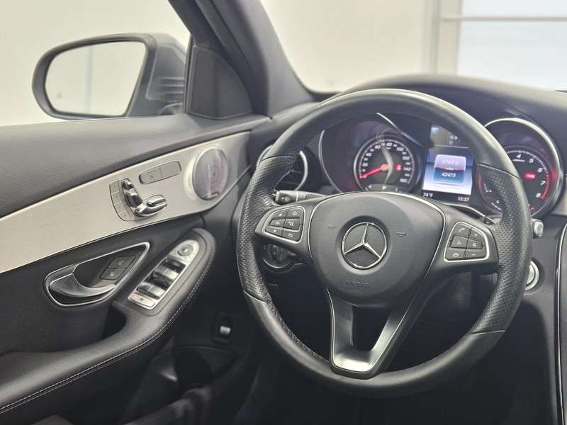 Mercedes-Benz C-Class Vehicle Image 11