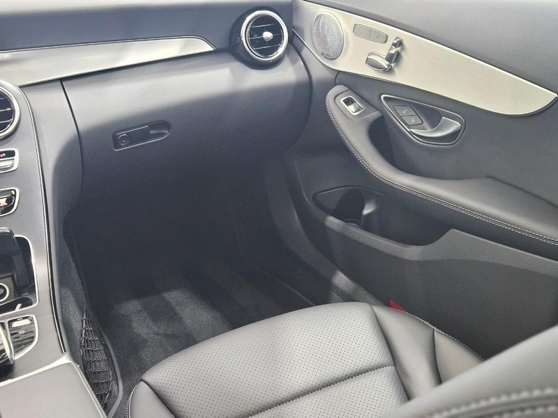 Mercedes-Benz C-Class Vehicle Image 12