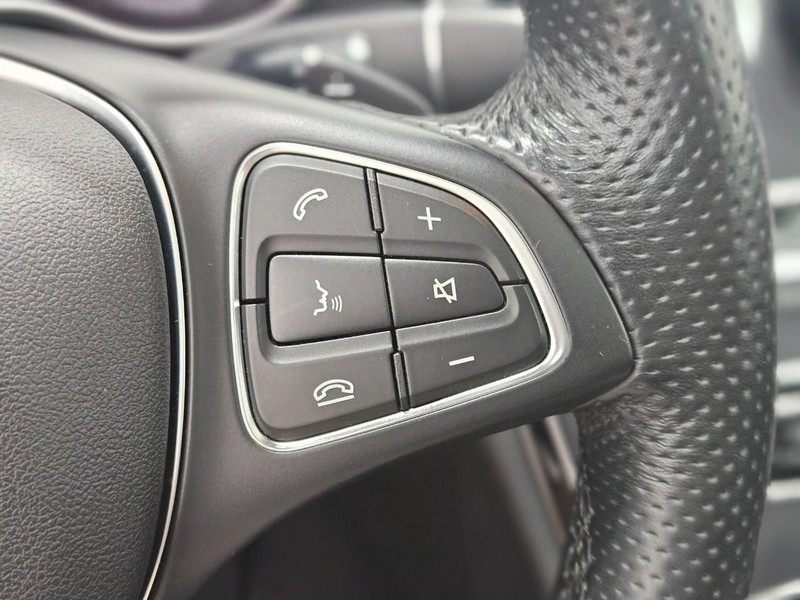 Mercedes-Benz C-Class Vehicle Image 15