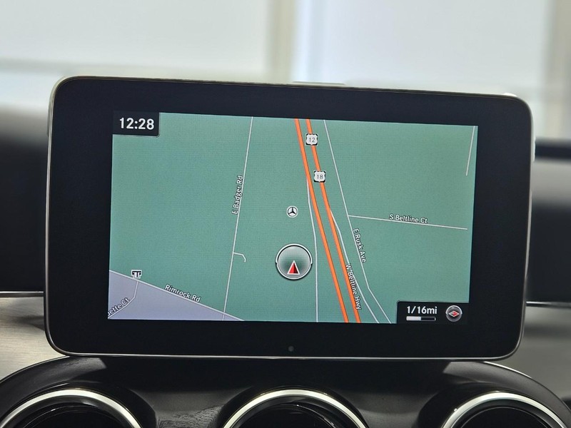 Mercedes-Benz C-Class Vehicle Image 17