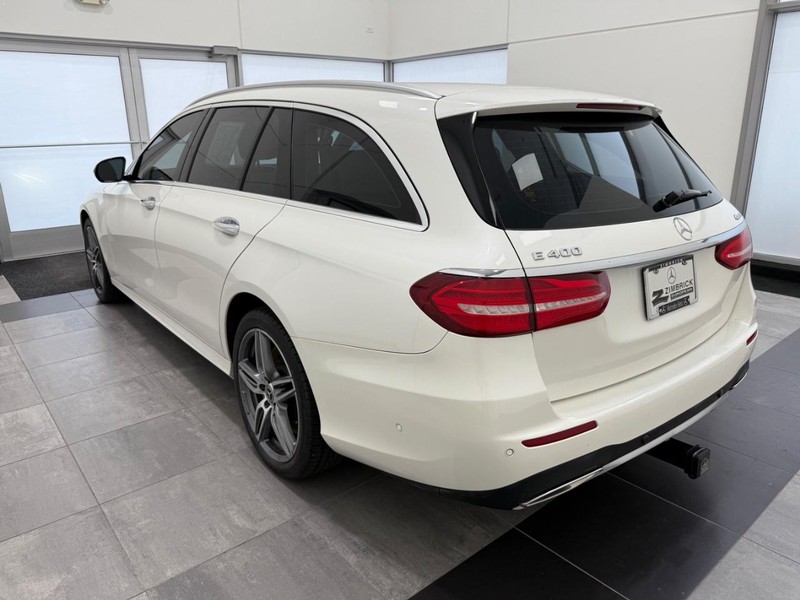 Mercedes-Benz E-Class Vehicle Image 4