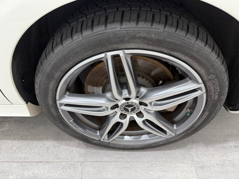 Mercedes-Benz E-Class Vehicle Image 5