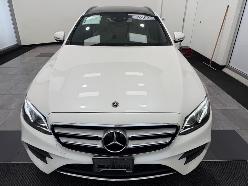 Mercedes-Benz E-Class Vehicle Image 7