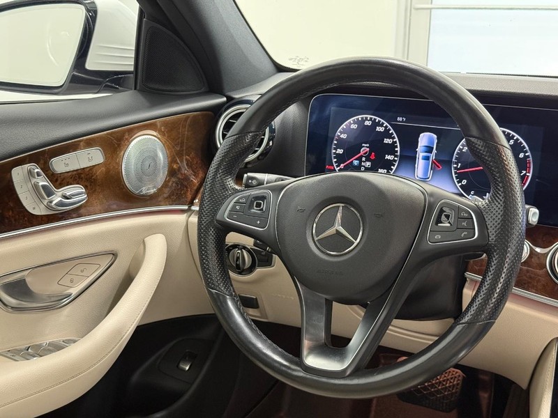 Mercedes-Benz E-Class Vehicle Image 11