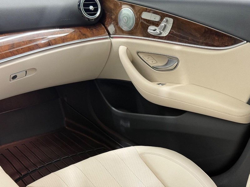 Mercedes-Benz E-Class Vehicle Image 12