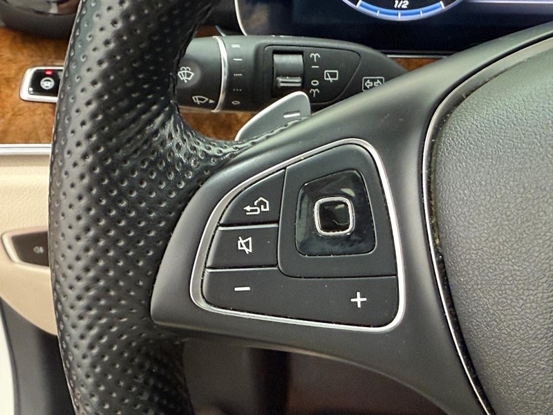 Mercedes-Benz E-Class Vehicle Image 14