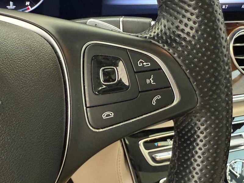 Mercedes-Benz E-Class Vehicle Image 15