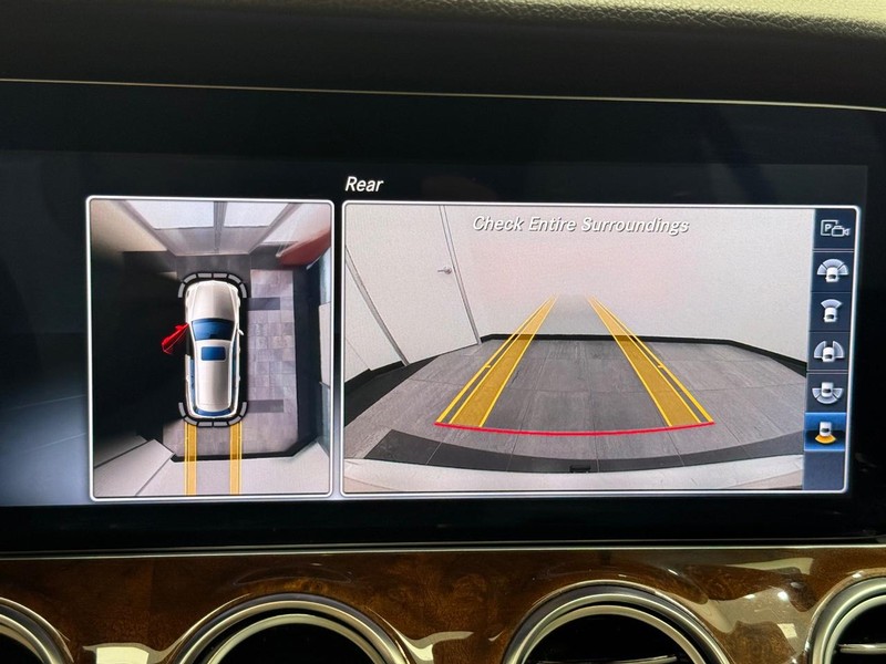 Mercedes-Benz E-Class Vehicle Image 16