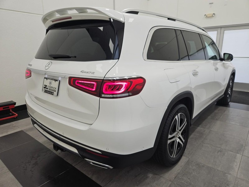 Mercedes-Benz GLS Vehicle Image 2