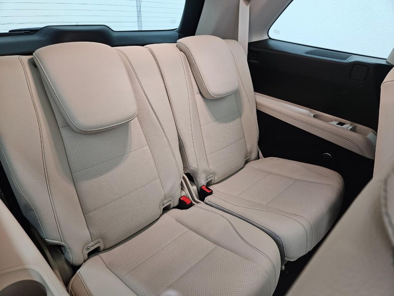 Mercedes-Benz GLS Vehicle Image 8
