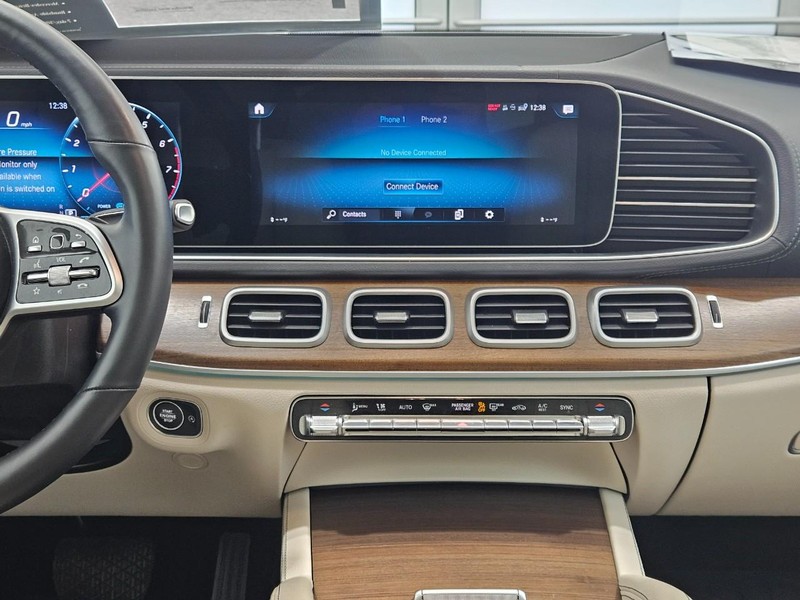 Mercedes-Benz GLS Vehicle Image 11