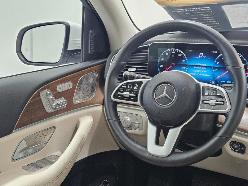 Mercedes-Benz GLS Vehicle Image 12