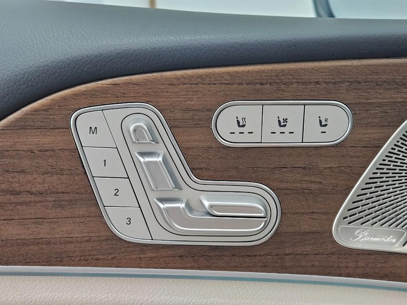 Mercedes-Benz GLS Vehicle Image 14
