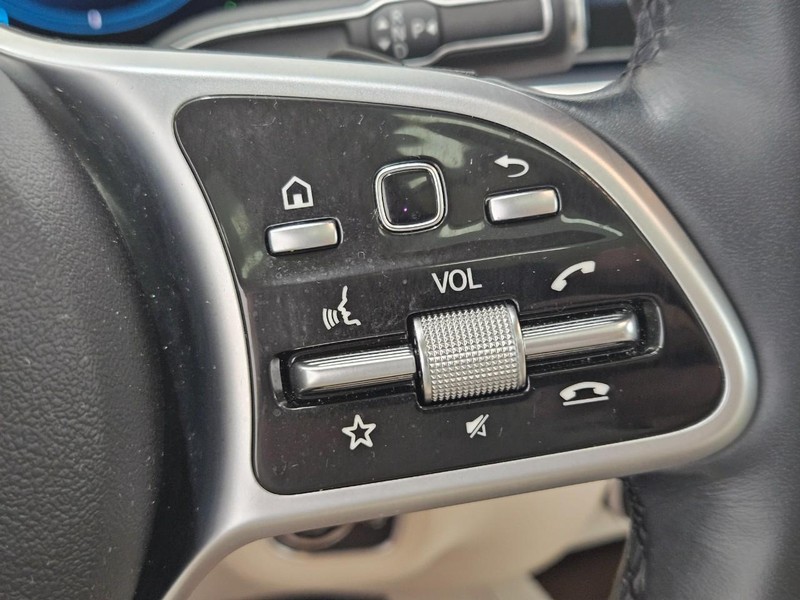 Mercedes-Benz GLS Vehicle Image 16