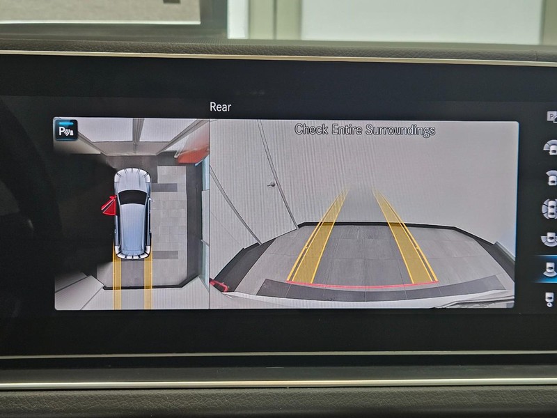 Mercedes-Benz GLS Vehicle Image 17