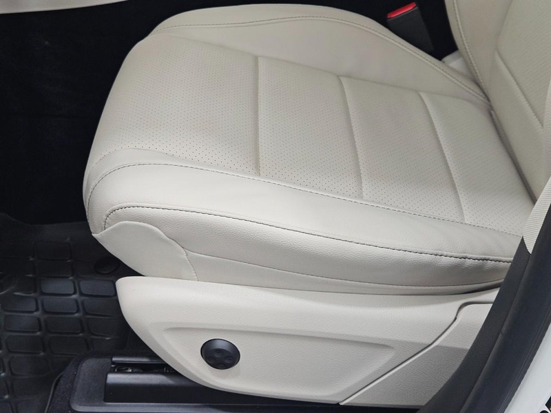 Mercedes-Benz GLS Vehicle Image 20