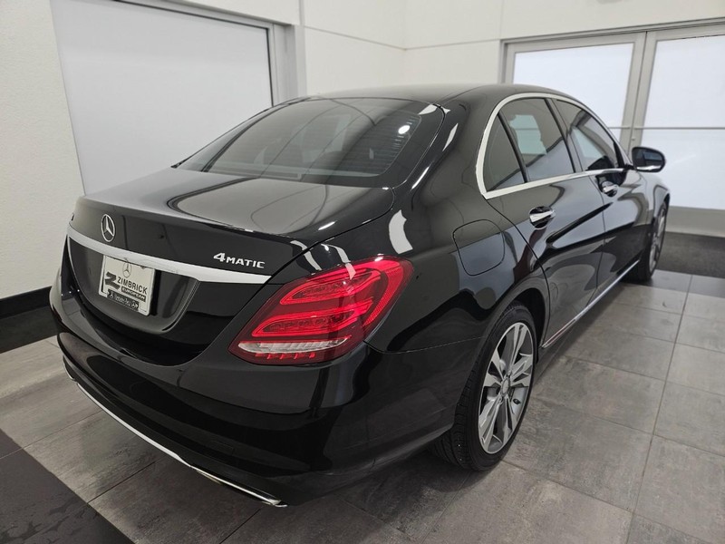 Mercedes-Benz C-Class Vehicle Image 2