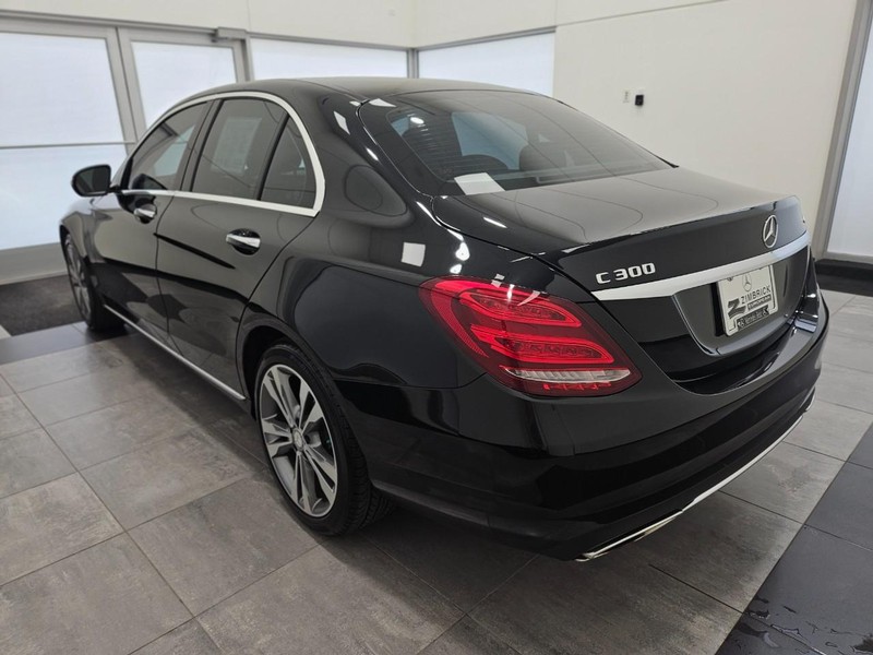 Mercedes-Benz C-Class Vehicle Image 4