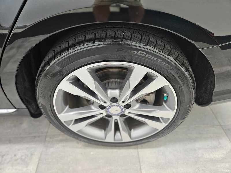 Mercedes-Benz C-Class Vehicle Image 5