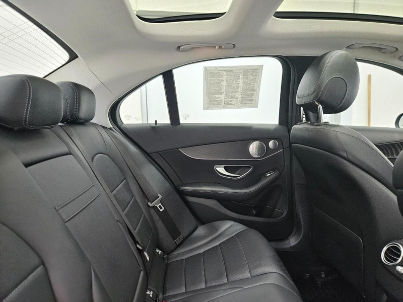 Mercedes-Benz C-Class Vehicle Image 8