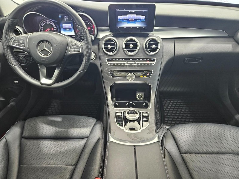 Mercedes-Benz C-Class Vehicle Image 9