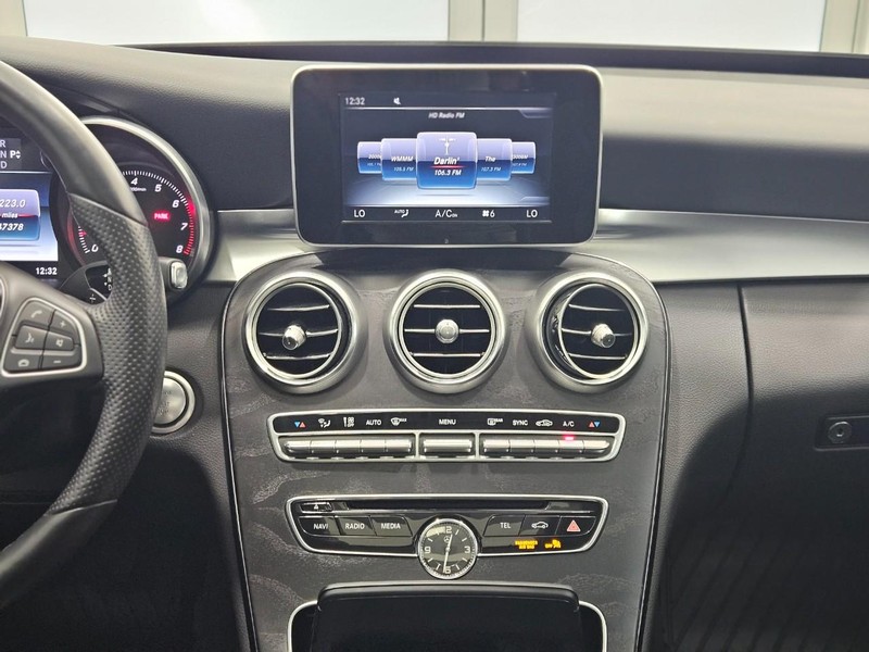Mercedes-Benz C-Class Vehicle Image 10