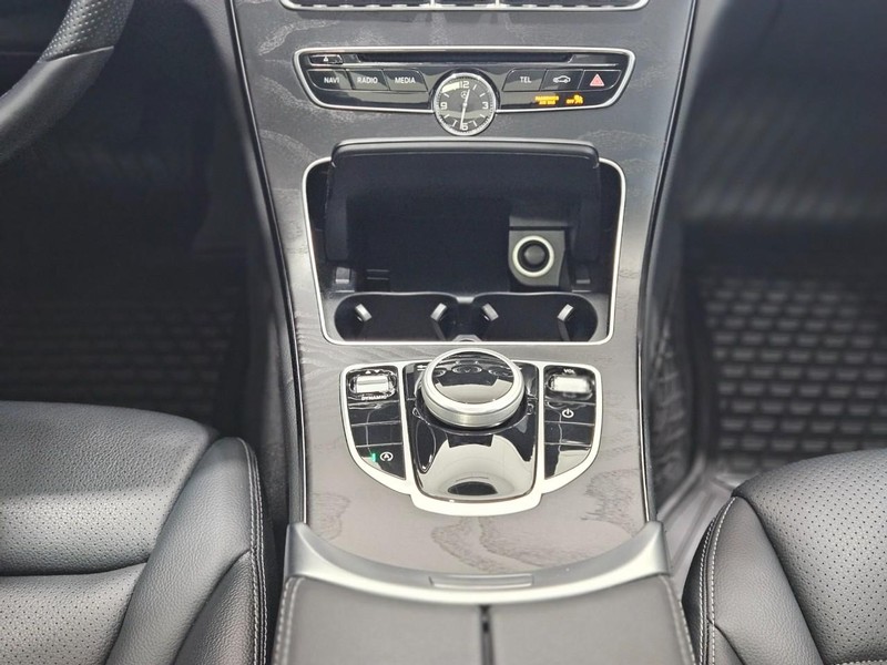 Mercedes-Benz C-Class Vehicle Image 11