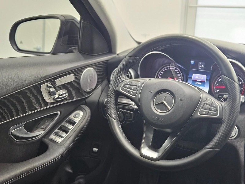 Mercedes-Benz C-Class Vehicle Image 12