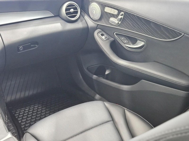Mercedes-Benz C-Class Vehicle Image 13