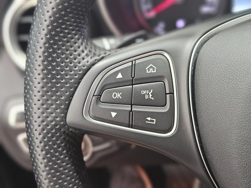 Mercedes-Benz C-Class Vehicle Image 15