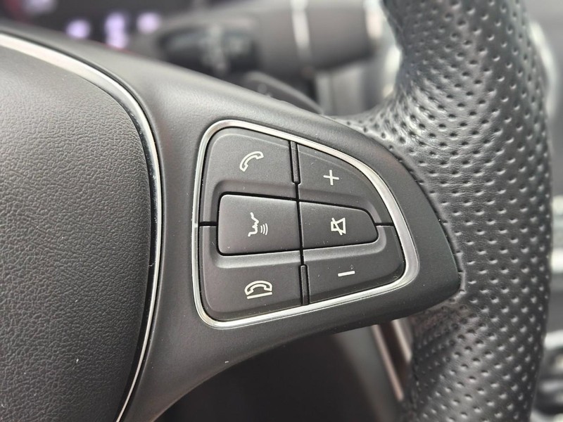 Mercedes-Benz C-Class Vehicle Image 16